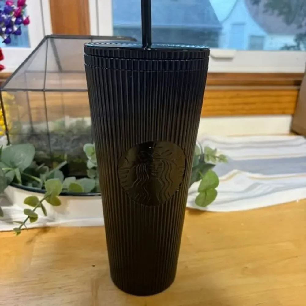 Brand New Starbucks 24oz Black Metallic Ribbed Tumbler with Lid and Straw